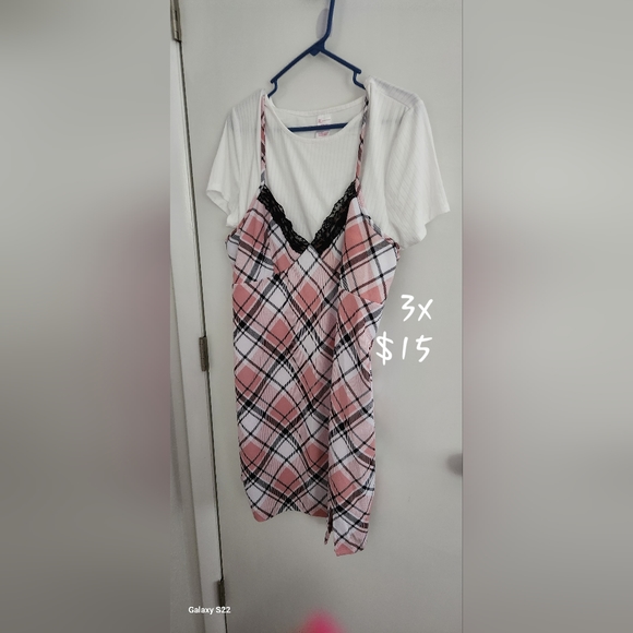 Clothes - Picture 8 of 16